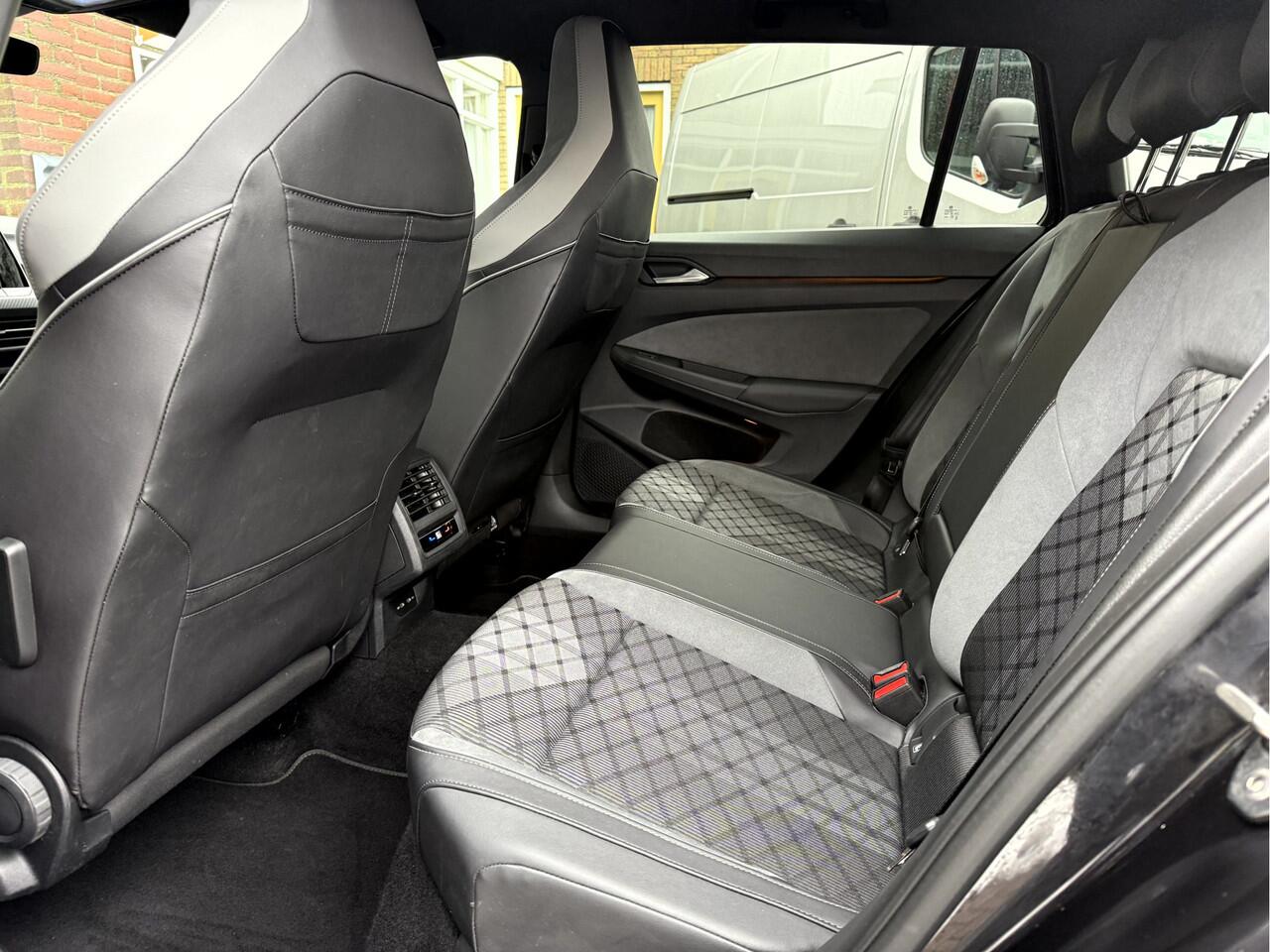 Volkswagen GOLF Variant 1.5 TSI R-Line NL. Auto, Camera, Trekhaak, Virt. Display