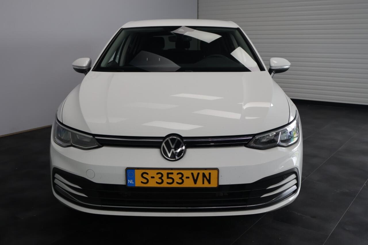Volkswagen GOLF 1.5 eTSI Style Automaat | LED | Navigatie | Sfeerverlichting