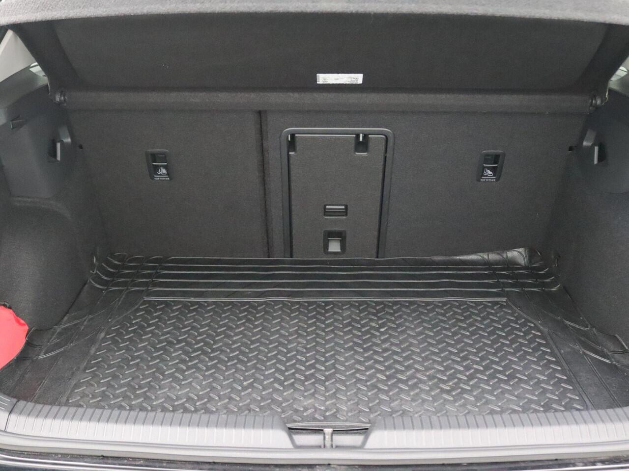 Volkswagen GOLF 1.4 eHybrid Style 204PK DSG Pano-Schuifdak, Memorystoel, LED Plus verlichting, Stoel-Stuurverwarming, 16" LM Velgen