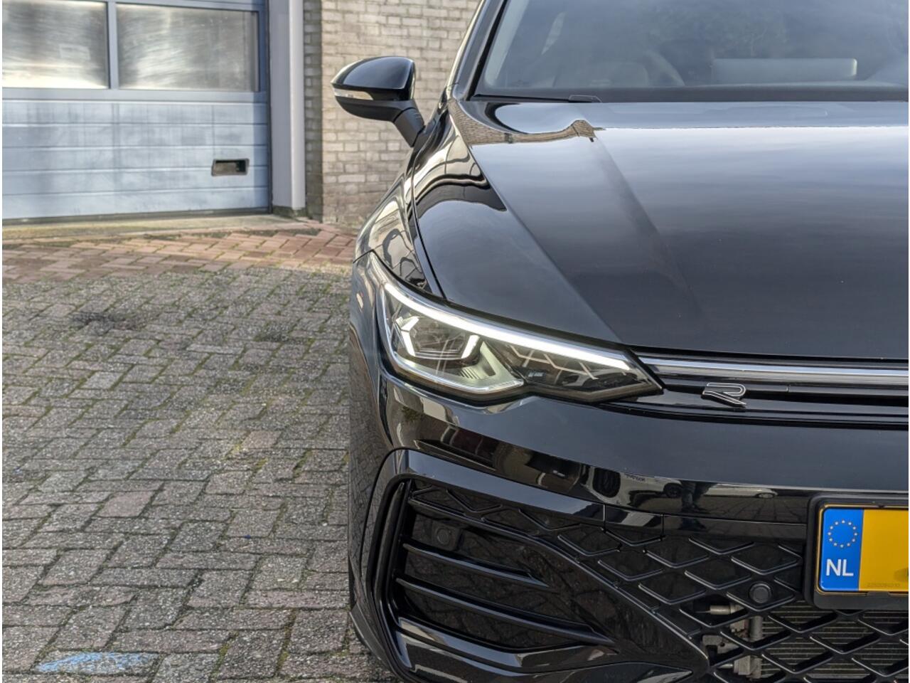 Volkswagen GOLF Variant 1.5 eTSI R-Line Edt.