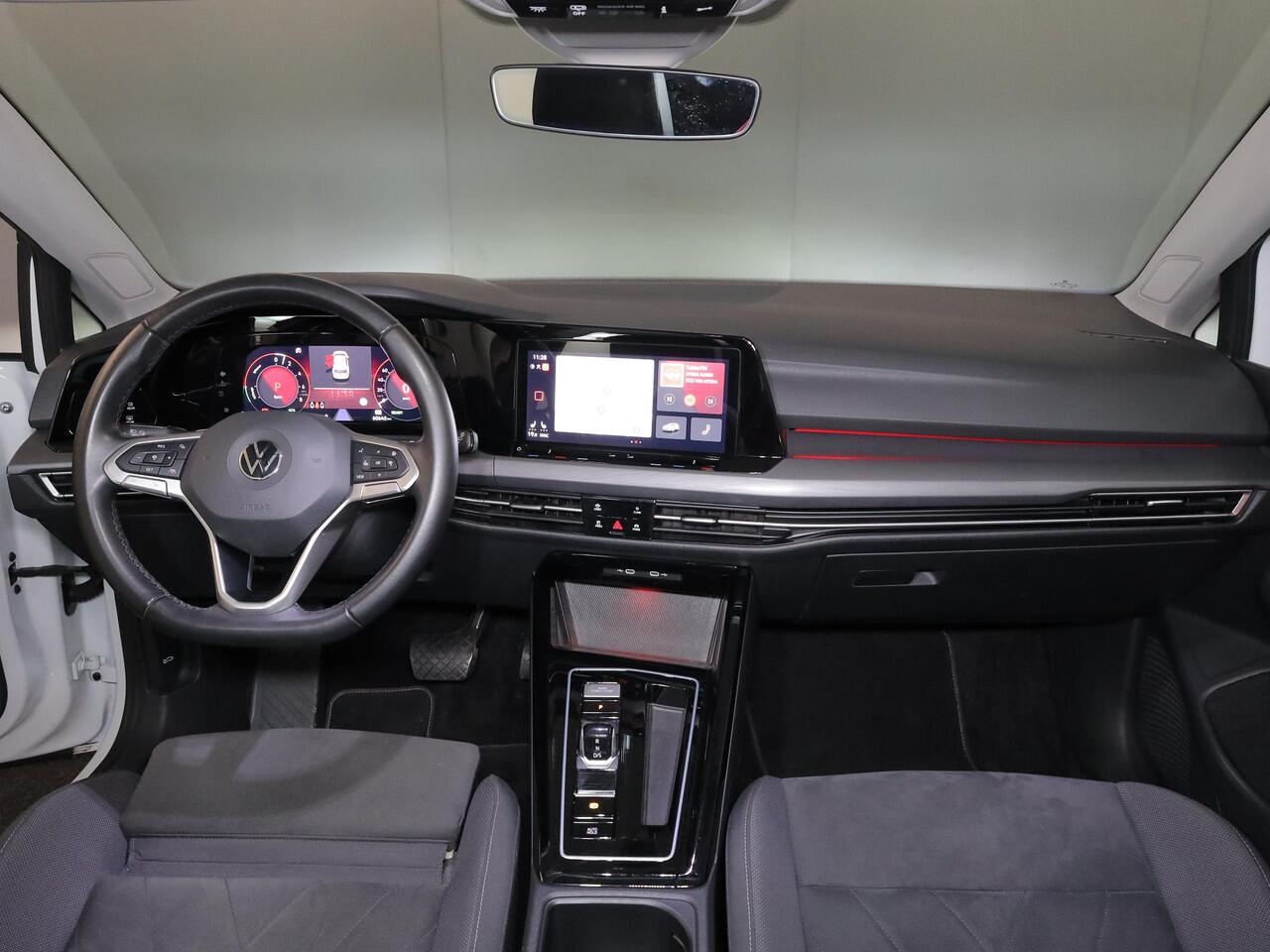 Volkswagen GOLF 1.4 eHybrid Style 204 pk Automaat (DSG) | Navigatie | Panoramadak | Parkeersensoren (Park assist) | Achteruitrijcamera | Stoelverwarming | Head-up display |