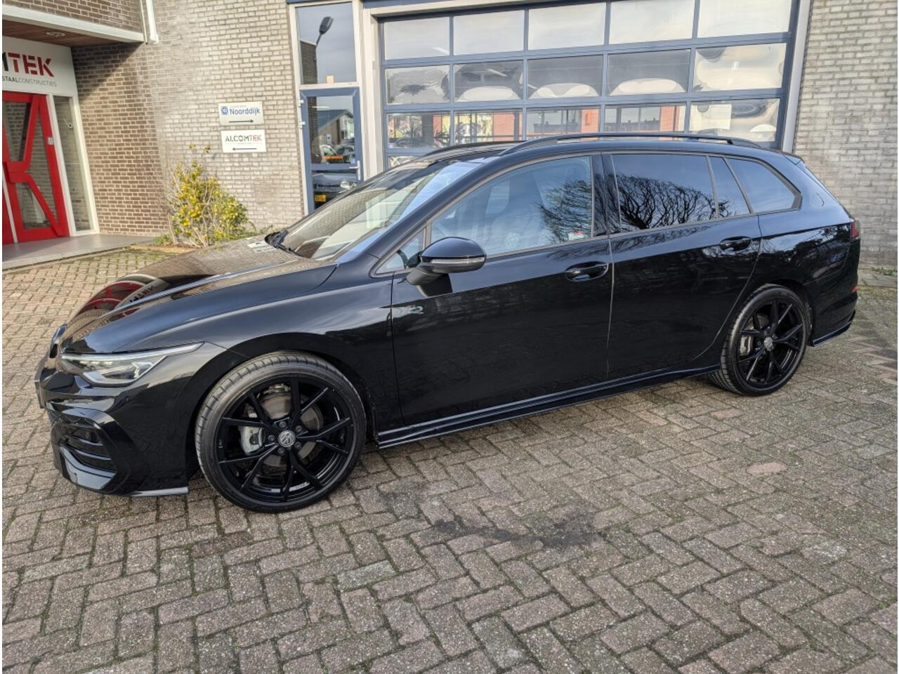 Volkswagen GOLF Variant 1.5 eTSI R-Line Edt.