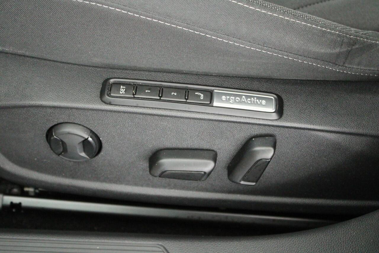 Volkswagen GOLF Variant 1.5 TSI 130pk H6 Style Trekhaak Navigatie ACC PDC IQ.Light Stoelmassage