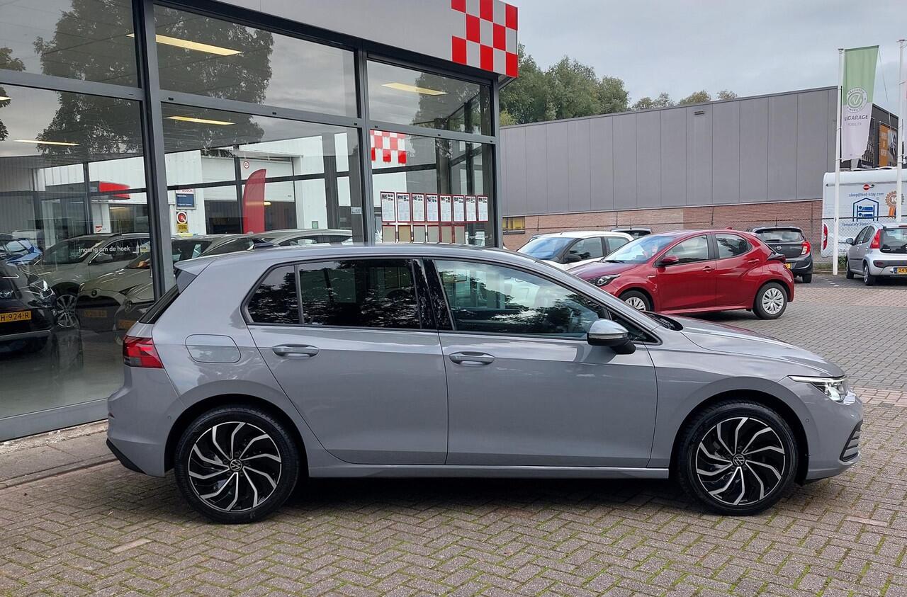 Volkswagen GOLF 1.5 TSI Life Business 17 inch Sport st