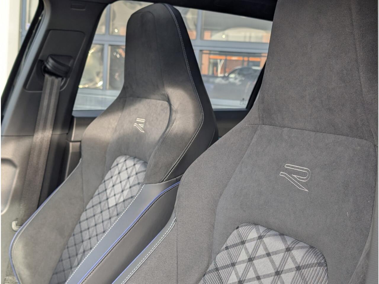 Volkswagen GOLF Variant 1.5 eTSI R-Line Edt.