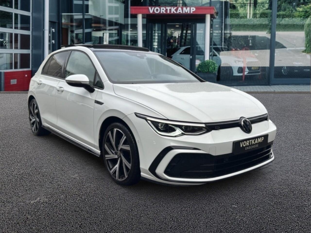 Volkswagen GOLF 1.5 eTSI R-LINE PANO-DAK/NAVI/CAMERA/ACC/STOELVERW