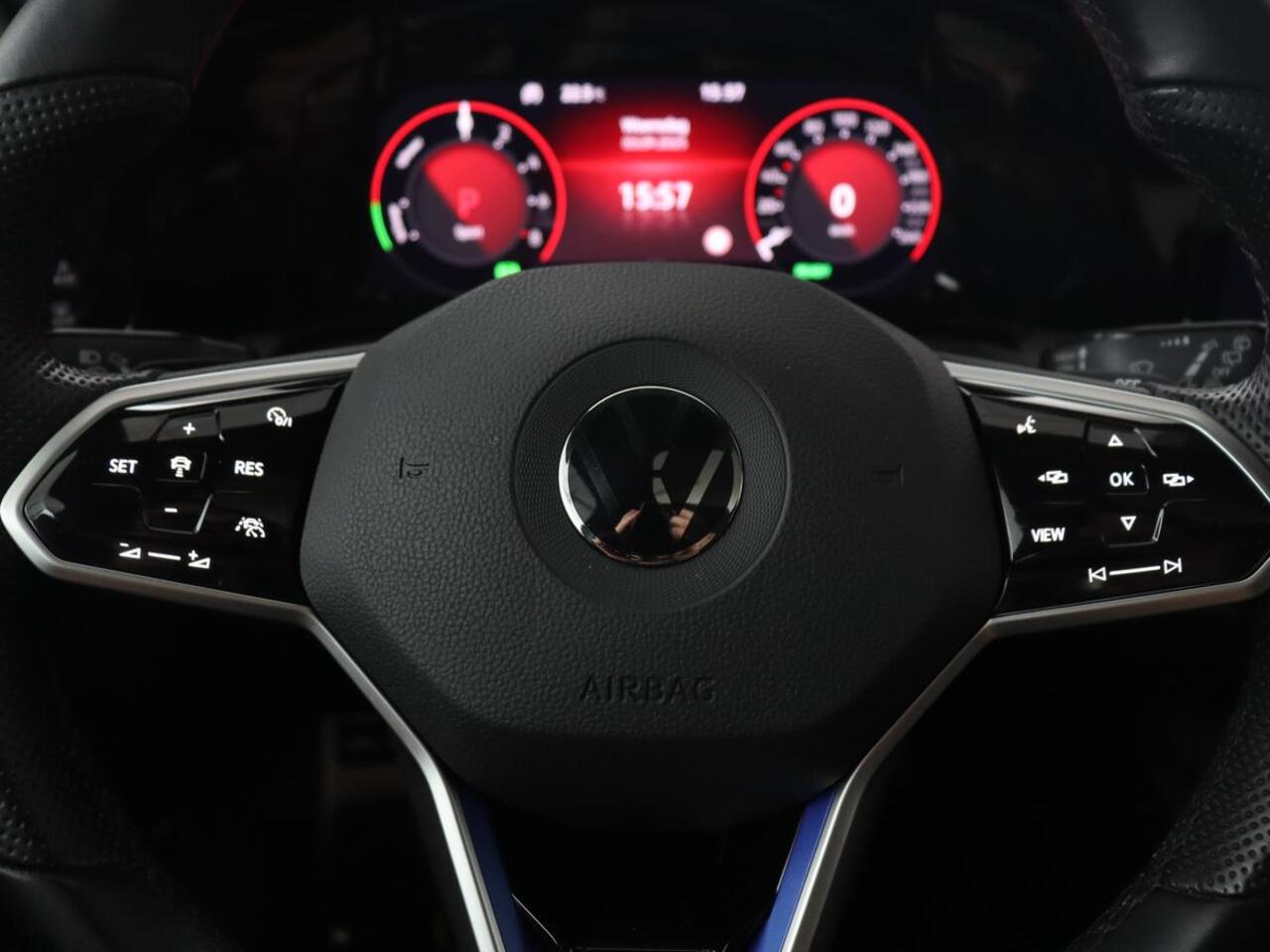 Volkswagen GOLF 1.4 eHybrid GTE | Panoramadak | Camera | Carplay | Navigatie | Adaptive cruise | Sportstoelen | Sfeerverlichting | PHEV | Plug In