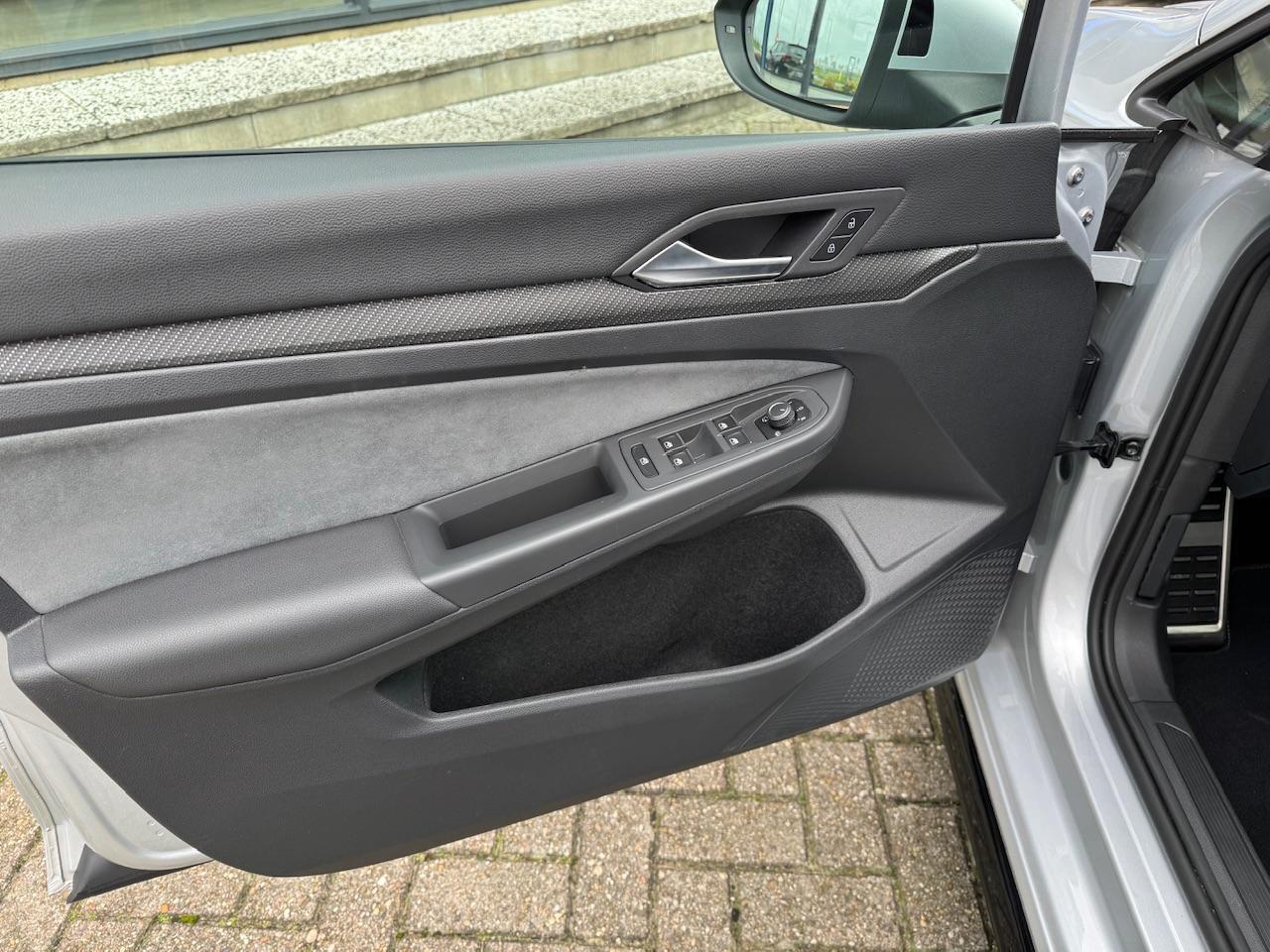 Volkswagen GOLF 1.5 eTSI R-Line 150pk | DSG | 17"LMV | ACC | LED | Camera | 1e Eig. | Mooi!