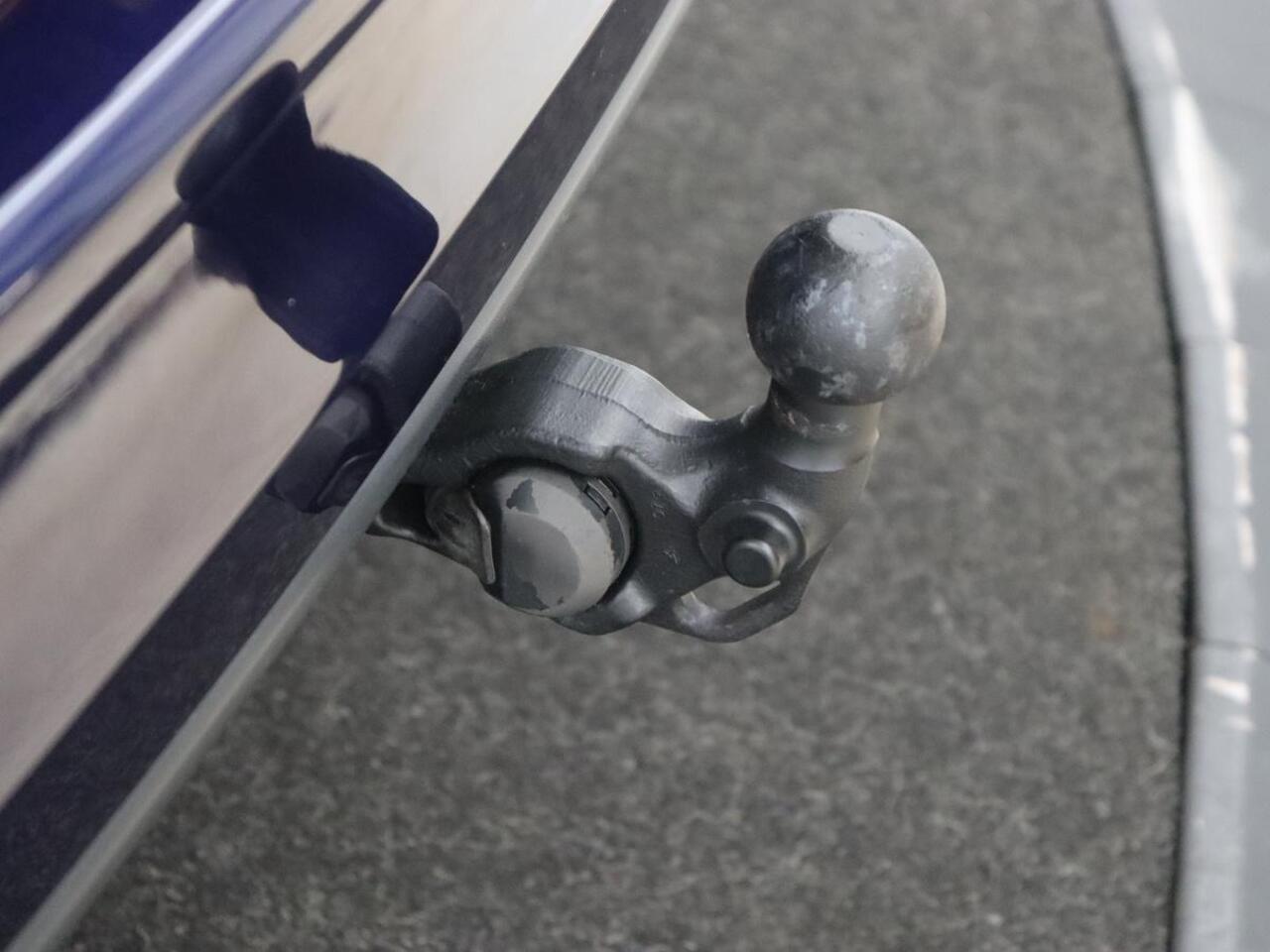 Volkswagen GOLF 1.0 eTSI Life | Trekhaak | Full LED | Carplay | Navigatie | Adaptive cruise | Parkeerhulp | Digital Cockpit | Sfeerverlichting | Climate control