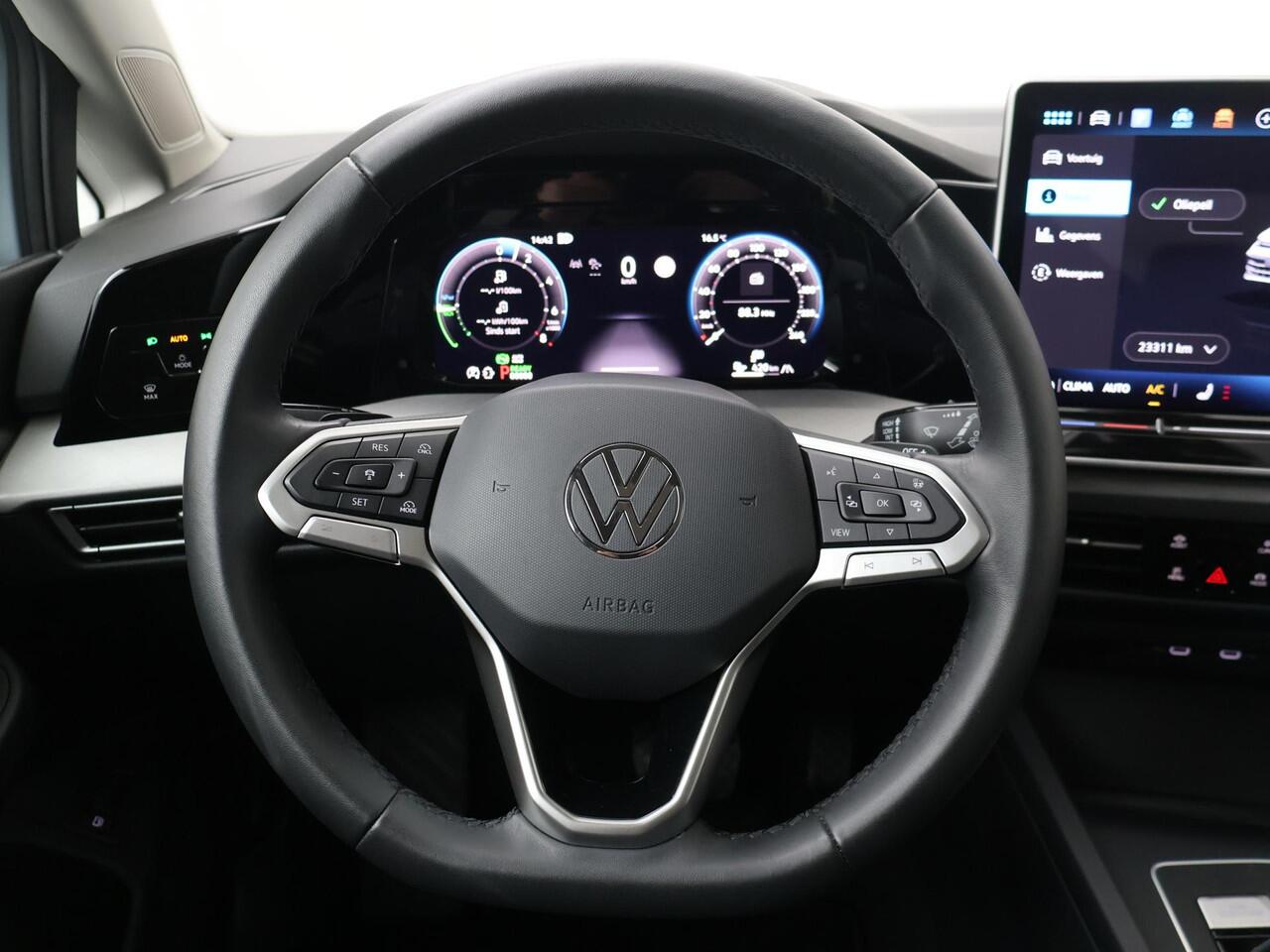 Volkswagen GOLF 1.5 eHybrid Life Edition | 204 PK | Automaat | Panoramadak | Achteruitrij camera | Actieve Cruisecontrol |