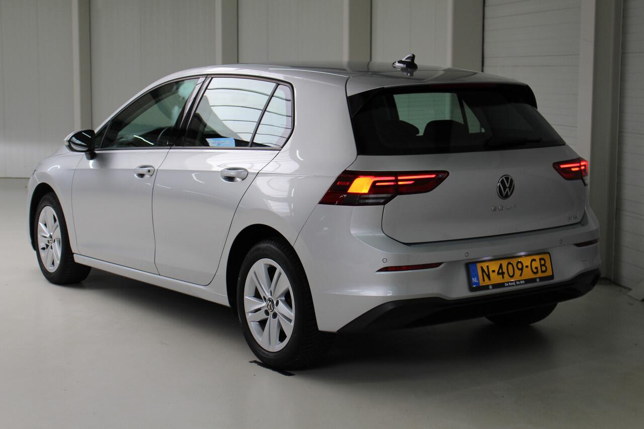 Volkswagen GOLF 1.0 eTSI Life Navigatie | Climate Control | Parkeersensoren voor en achter |