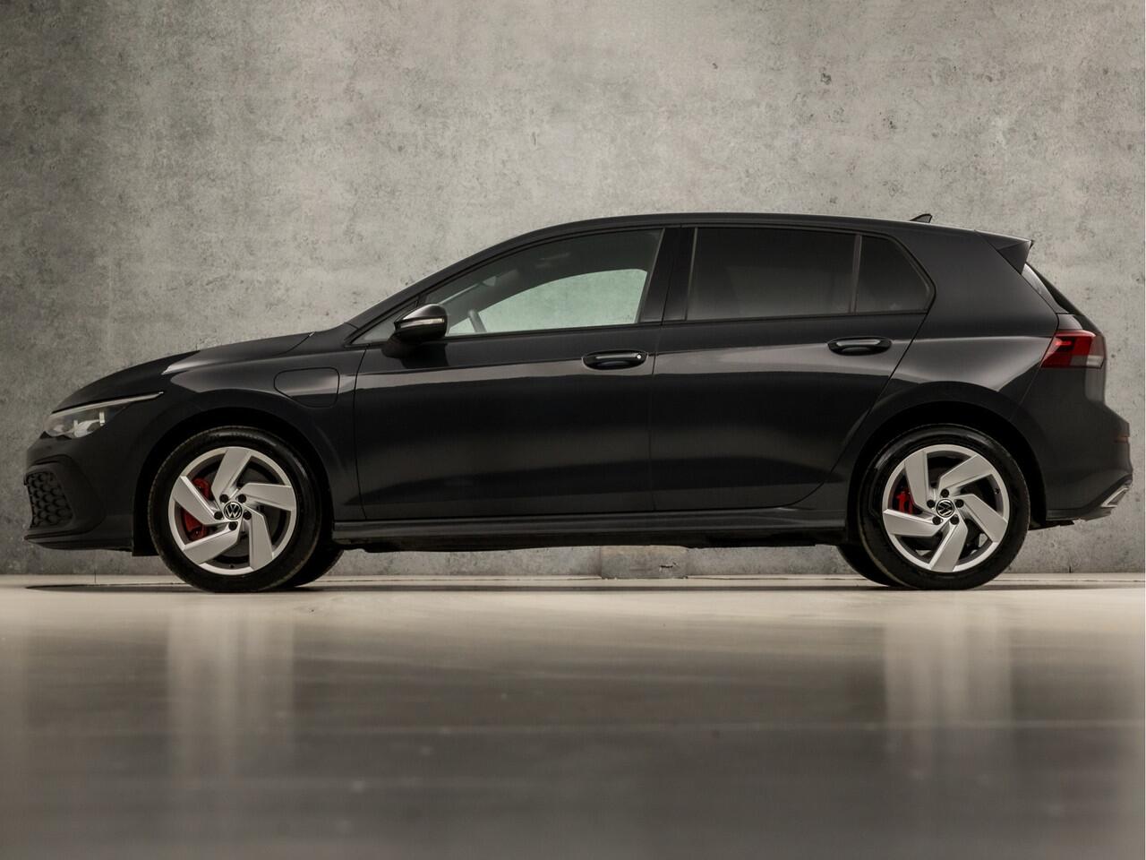 Volkswagen GOLF 1.4 eHybrid GTE Sport 245Pk Automaat (APPLE CARPLAY, GROOT NAVI, GETINT GLAS, KEYLESS, SPORTSTOELEN, PARKEERSENSOREN, SFEERVERLICHTING, CRUISE, NIEUWSTAAT)