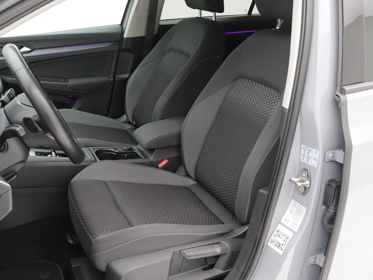 Volkswagen GOLF 1.5 eTSI Business+ 130pk / Aut. / Virtual Cockp. / 19 inch / Trekh.