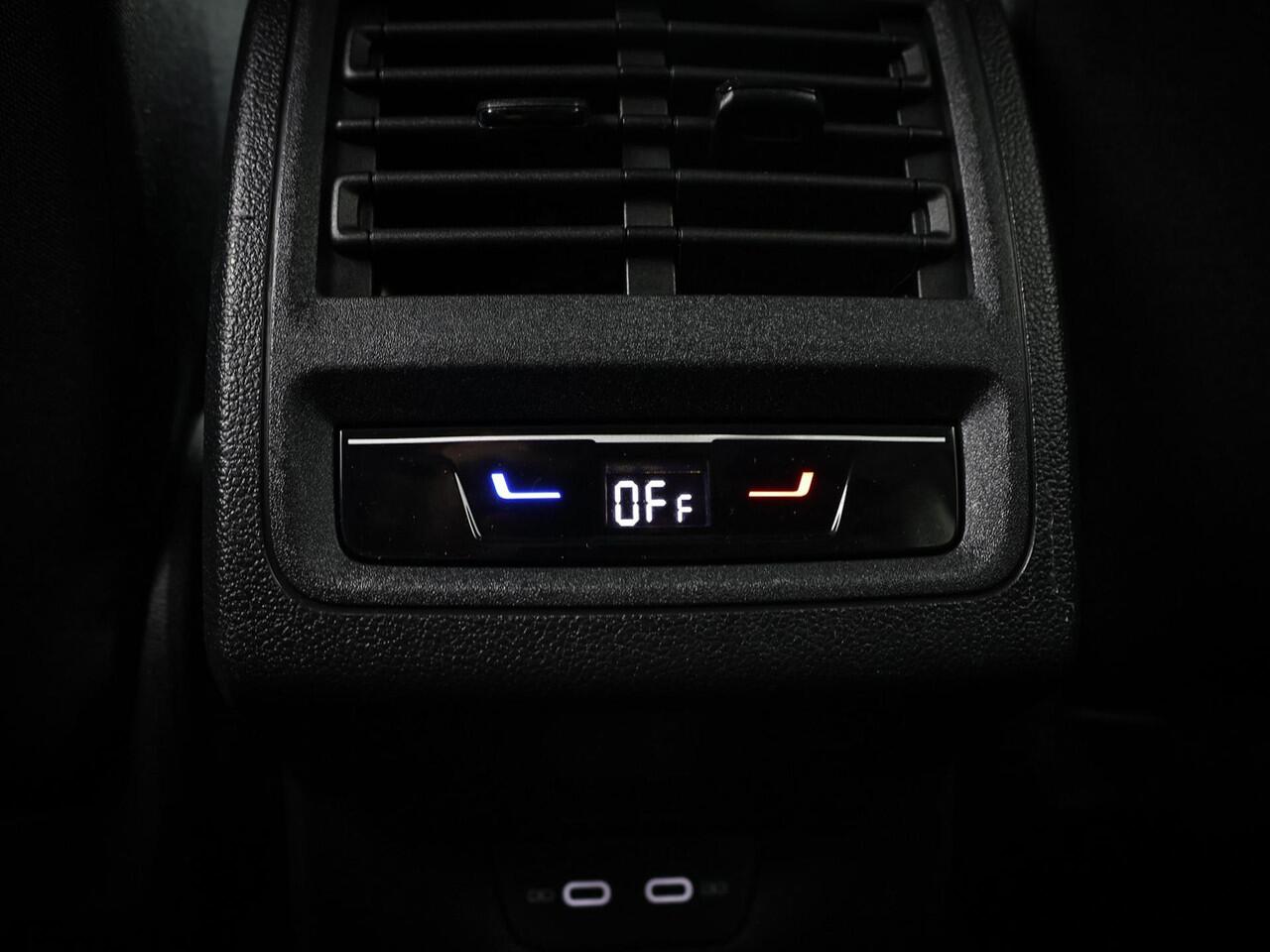 Volkswagen GOLF Variant 1.0 eTSI 110pk DSG Life · Camera · Inklapbare Trekhaak · Apple/Android Car Play · Navigatie · Verkeersbord Detectie · ACC · Garantie t/m 28-03-2027 of 100.000km