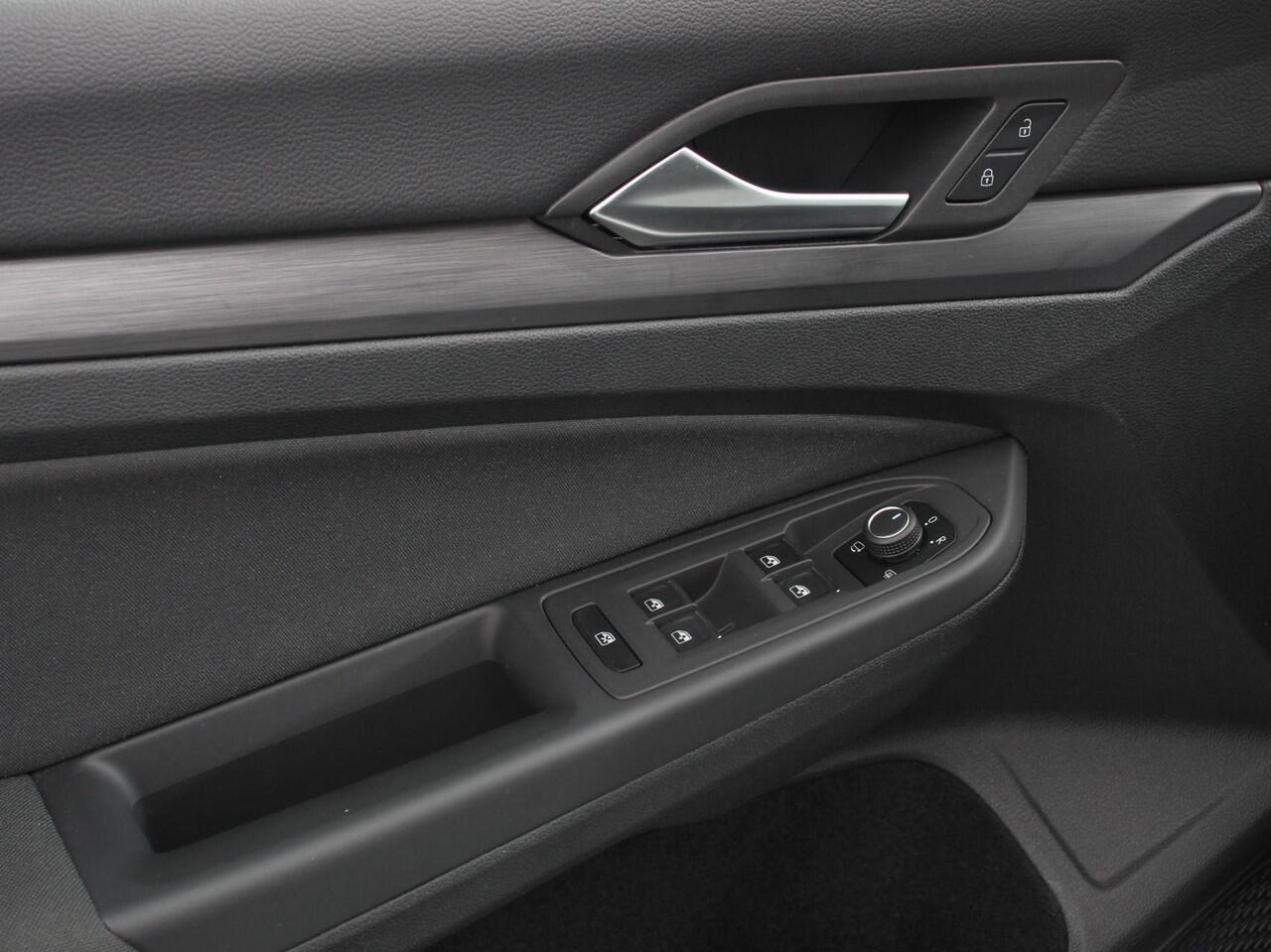 Volkswagen GOLF 1.5 TSI 150pk Style | Navigatie | Climate Control | DAB | Digitale Cockpit | Keyless Start | Lichtmetalen velgen 17" | Parkeer Sensoren | Stoelverwarming