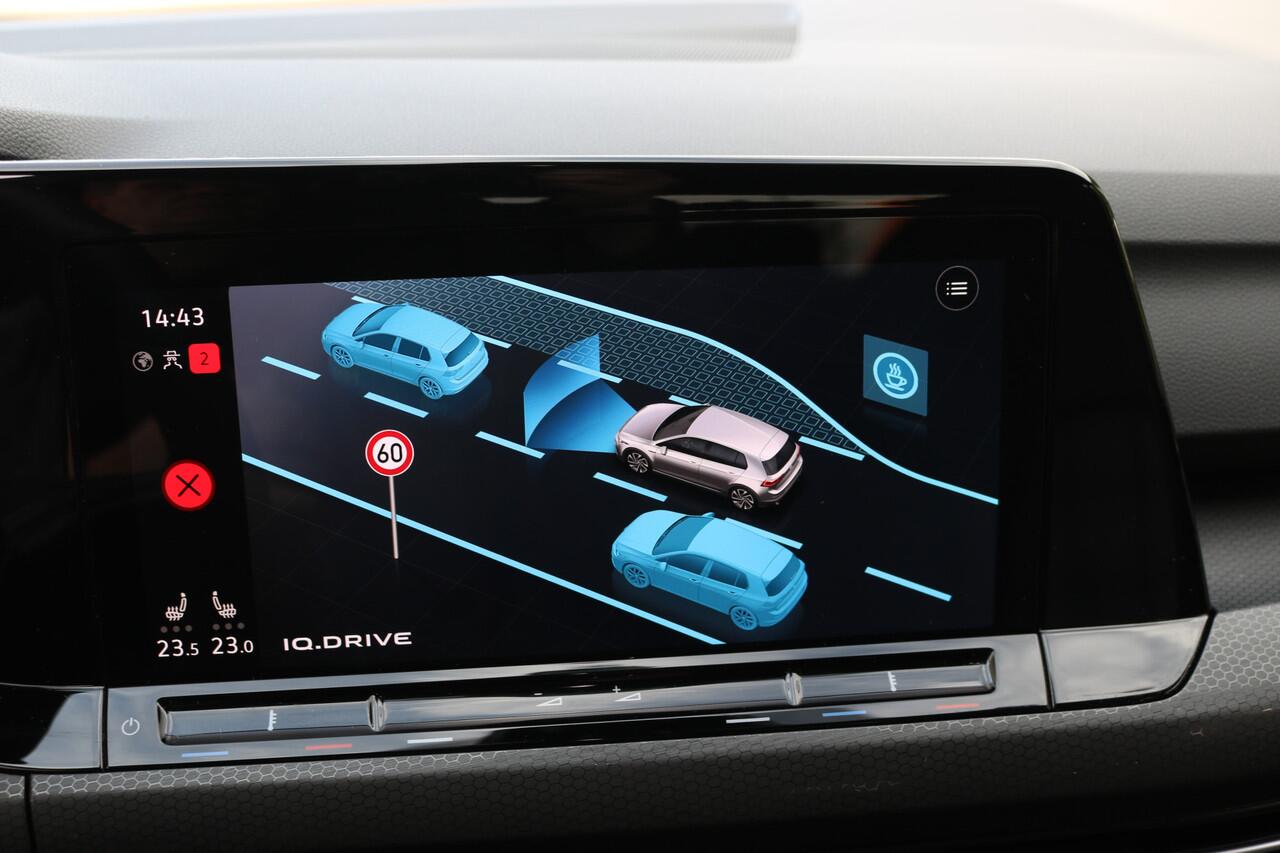 Volkswagen GOLF 2.0 TSI GTI DSG (Panoramadak Carplay ACC Camera Keyless IQ-Light 19InchLMV Pdc V+A PrivacyGlass)