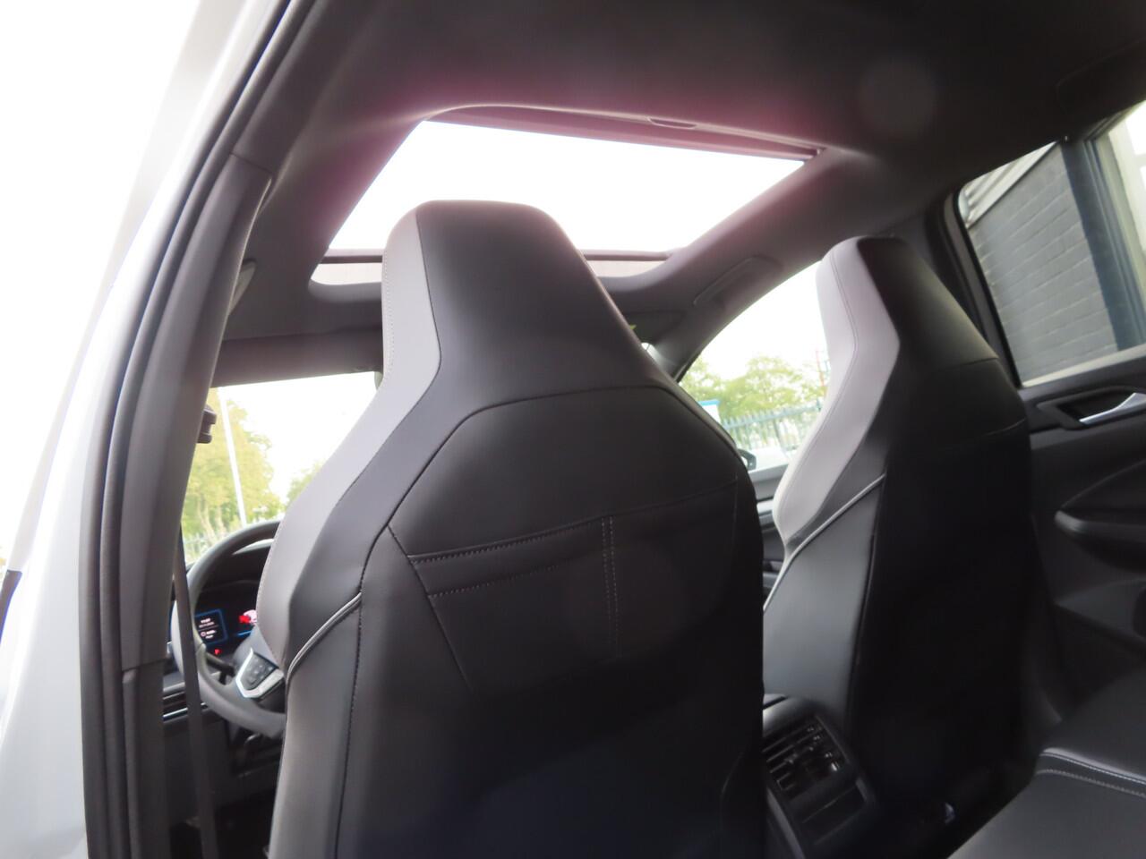 Volkswagen GOLF 1.5 eHybrid GTE | pano dak | lederen bekleding | 360 camera | stoelverwarming + ventilatie