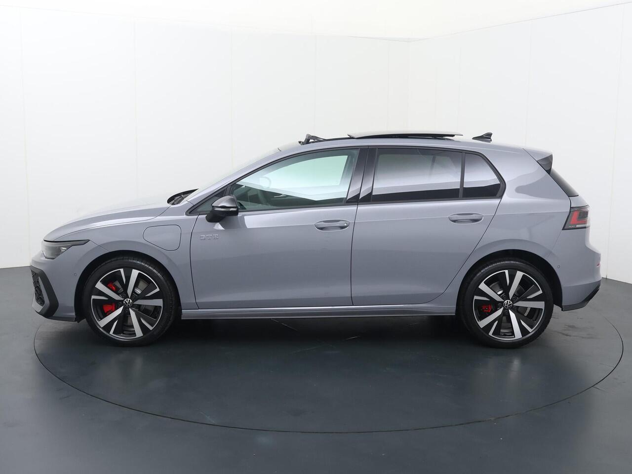 Volkswagen GOLF 8 GTE 1.5 eHybrid 200 kW / 272 PK Hatchback 6-DSG | Panoramadak | Black Style |