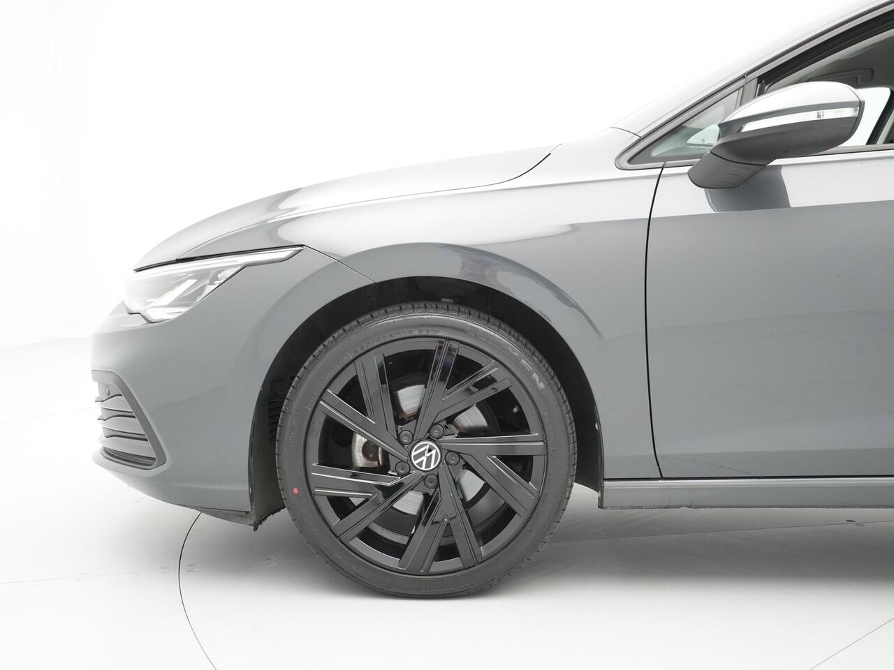 Volkswagen GOLF 1.5 TSI 130pk first Navigatie Stoelverwarming Acc 18'' velgen 211