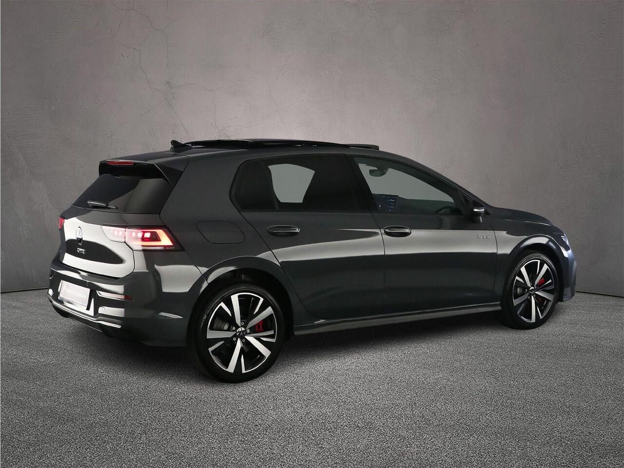Volkswagen GOLF GTE 1.5 TSI eHybrid 272pk DSG Automaat Panoramadak, Black Style, Head up display, Adaptive cruise control, LED matrix koplampen, Achteruitrijcamera