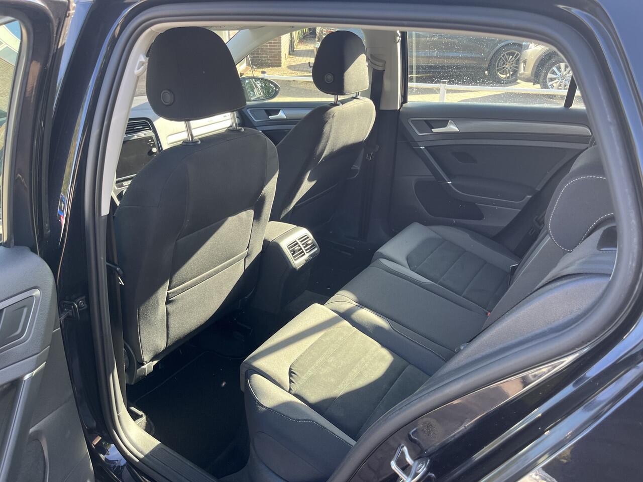 Volkswagen GOLF 1.0 TSI Comfortline Business STOELVERWARMING MASSAGESTOELEN CARPLAY