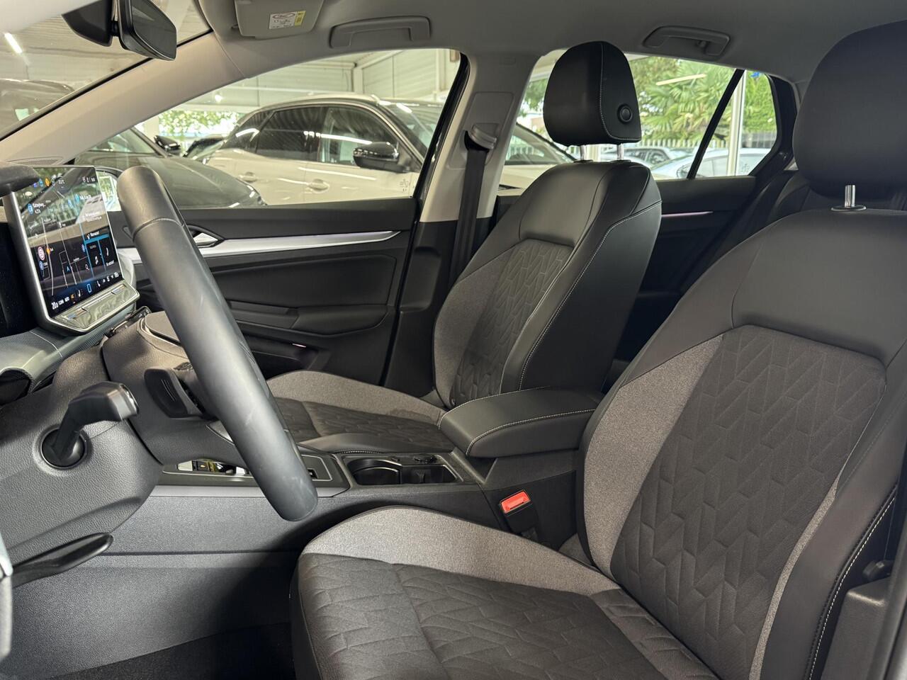 Volkswagen GOLF 1.5 eTSI Goal | Automaat | Stoel / Stuurverwarming | ACC | Clima | Navi | PDC | Carplay | ( Vesteging - Nieuwegein )