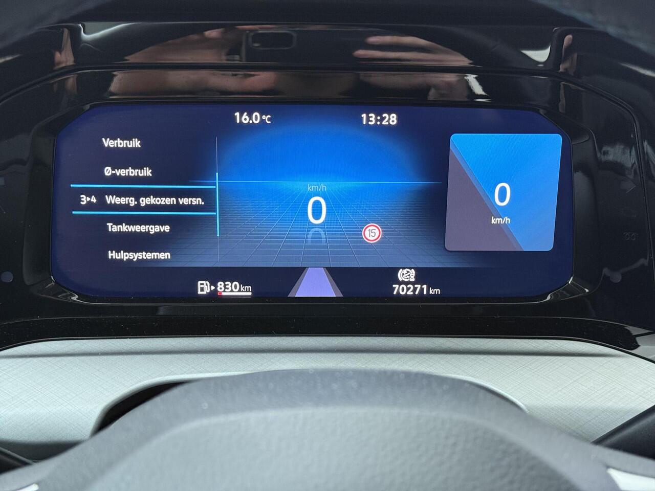 Volkswagen GOLF 1.0 TSI Life | 110 PK | Adaptive cruise control | Navigatiesysteem | Achteruitrijcamera |