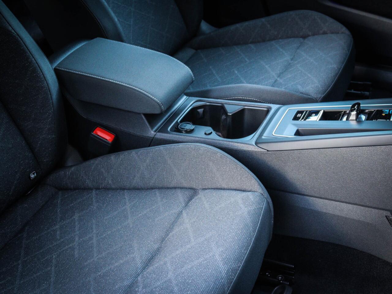 Volkswagen GOLF 1.5 eTSI Life Business Nu 24.950,- !