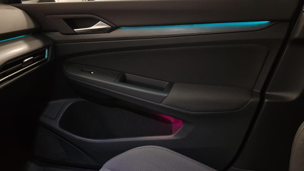 Volkswagen GOLF Variant 1.5 eTSI 150pk DSG Style | Navigatie | Climate Control | Camera | Parkeer Sensoren | Adaptive Cruise control | Achterklep electrisch bedienbaar | Stoelverwarming