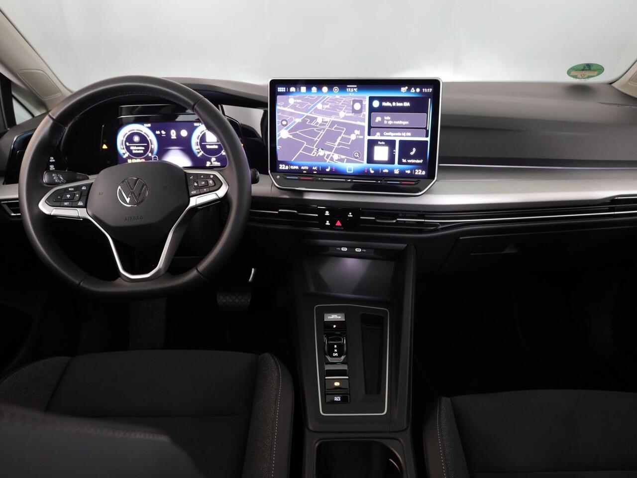 Volkswagen GOLF 1.5 eTSI Life Edition 150 PK DSG | Verlengde garantie | Panorama dak | Velours bekleding | Head up Display | Stoel- en stuurverwarming |