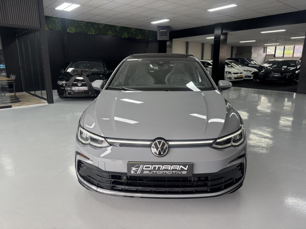 Volkswagen GOLF 1.5 eTSI R-Line Aut. Pano Camera Carplay