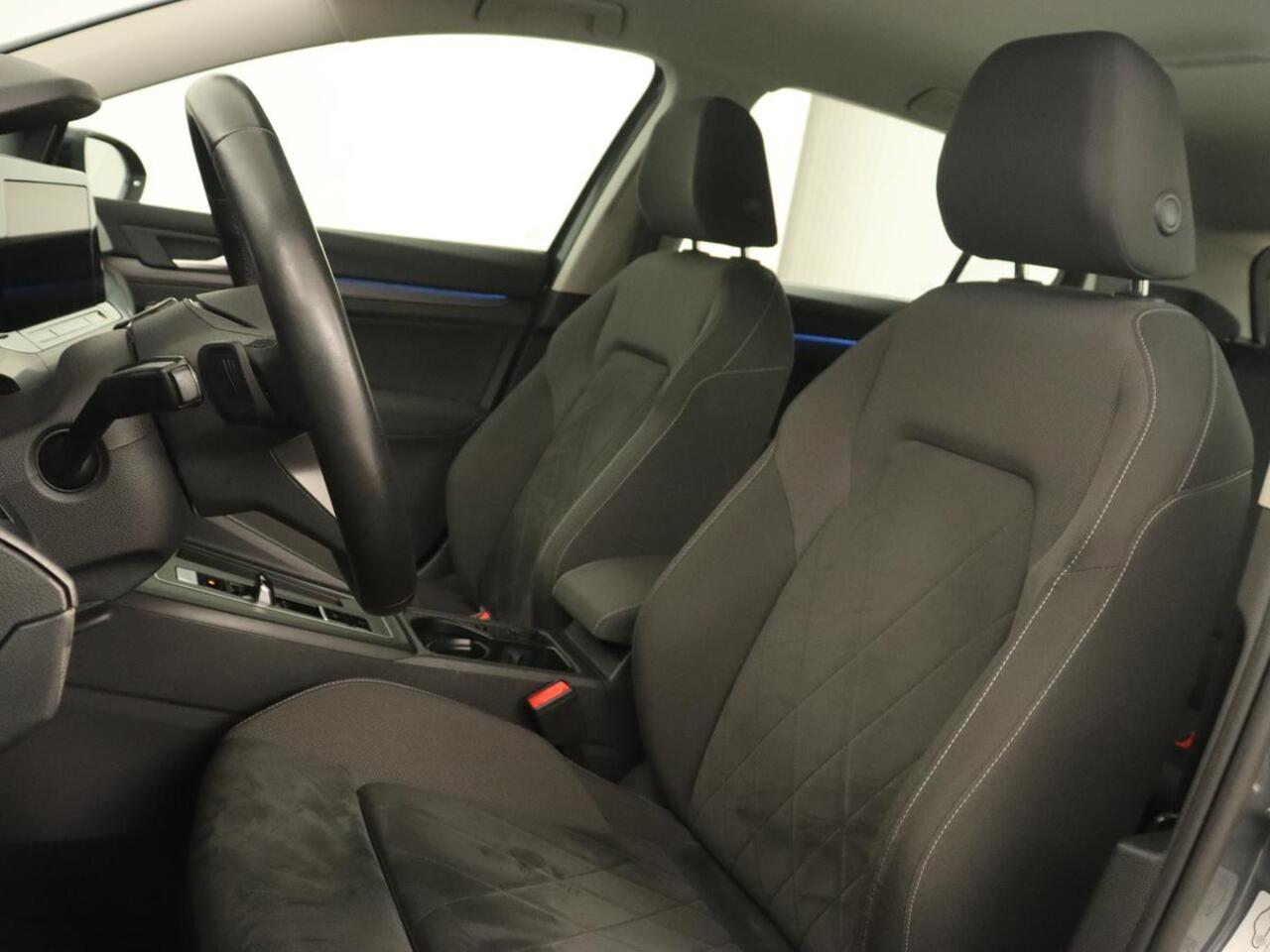 Volkswagen GOLF 1.4 eHybrid Style | Massage | Carplay | Memory | Navigatie | Adaptive cruise | Parkeerhulp | Sfeerverlichting | Full LED | PHEV | Plug In