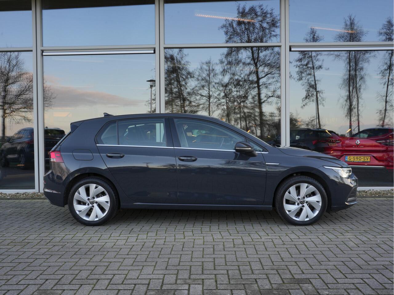 Volkswagen GOLF 1.5 eTSI Style | Adaptive Cruise | Trekhaak | Massage | Virtual