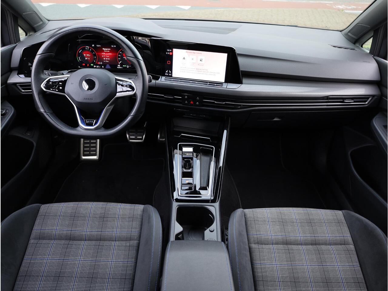 Volkswagen GOLF GTE 1.4 eHybrid 245PK | Achteruitrijcamera | Stoel&Stuurverwarming | Carplay/Android | Virtual | LED | DAB |