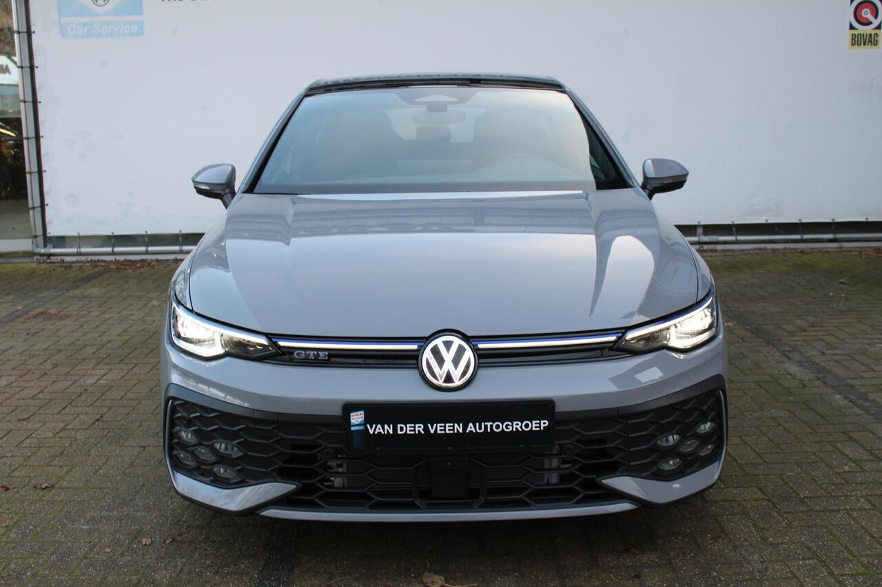Volkswagen GOLF 1.5 eHybrid GTE 272 pk | Panorama dak | Stoel/Stuur verwarming | 360* Camera | Schuif/Kantel dak | Adaptive cruise controler | Keyless start | Apple CarPlay/Android Auto | Draadloze telefoonlader | IQ.Lights | Climate controle | Parkeersensoren V+A | Navi