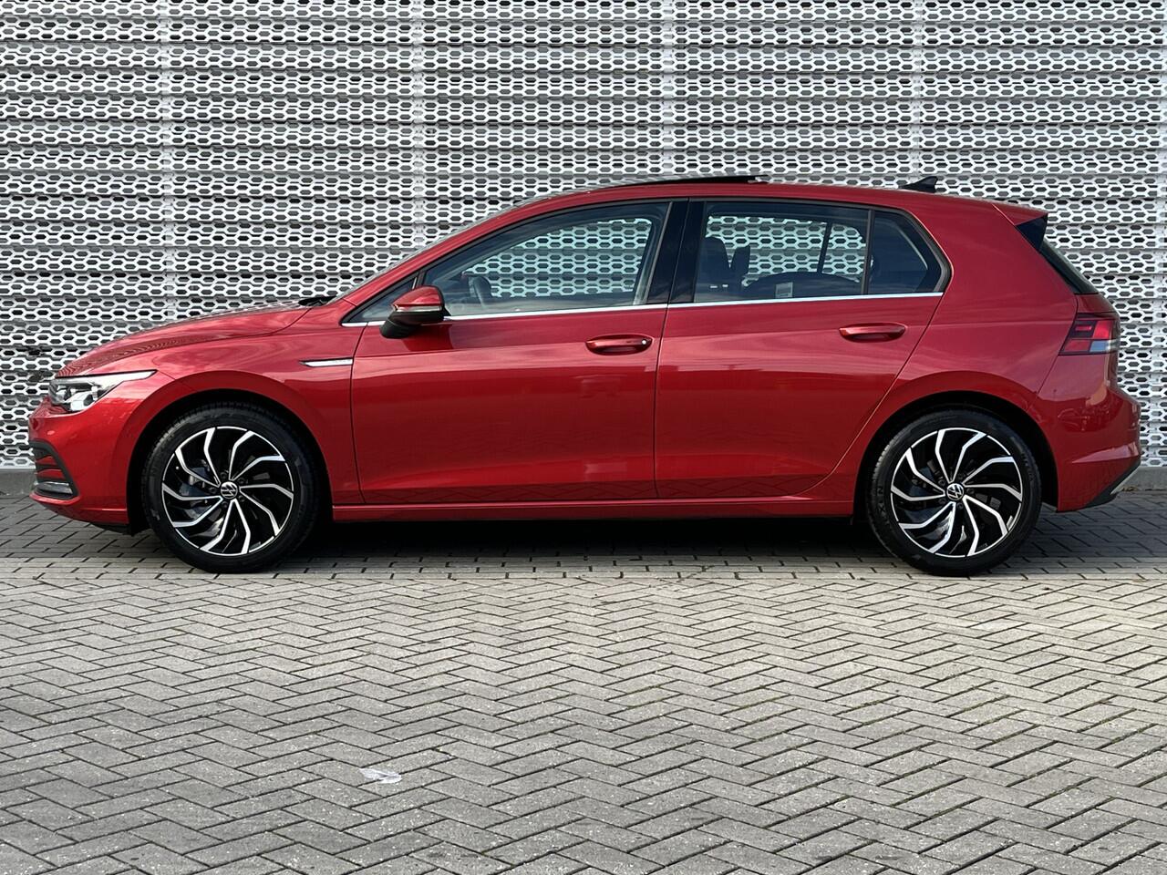 Volkswagen GOLF 1.5 eTSI 150PK Style / Panoramadak / Head-Up Display / Achteruitrijcamera / Memory Seat / Stuur + Stoelverwarming / LED-Plus **