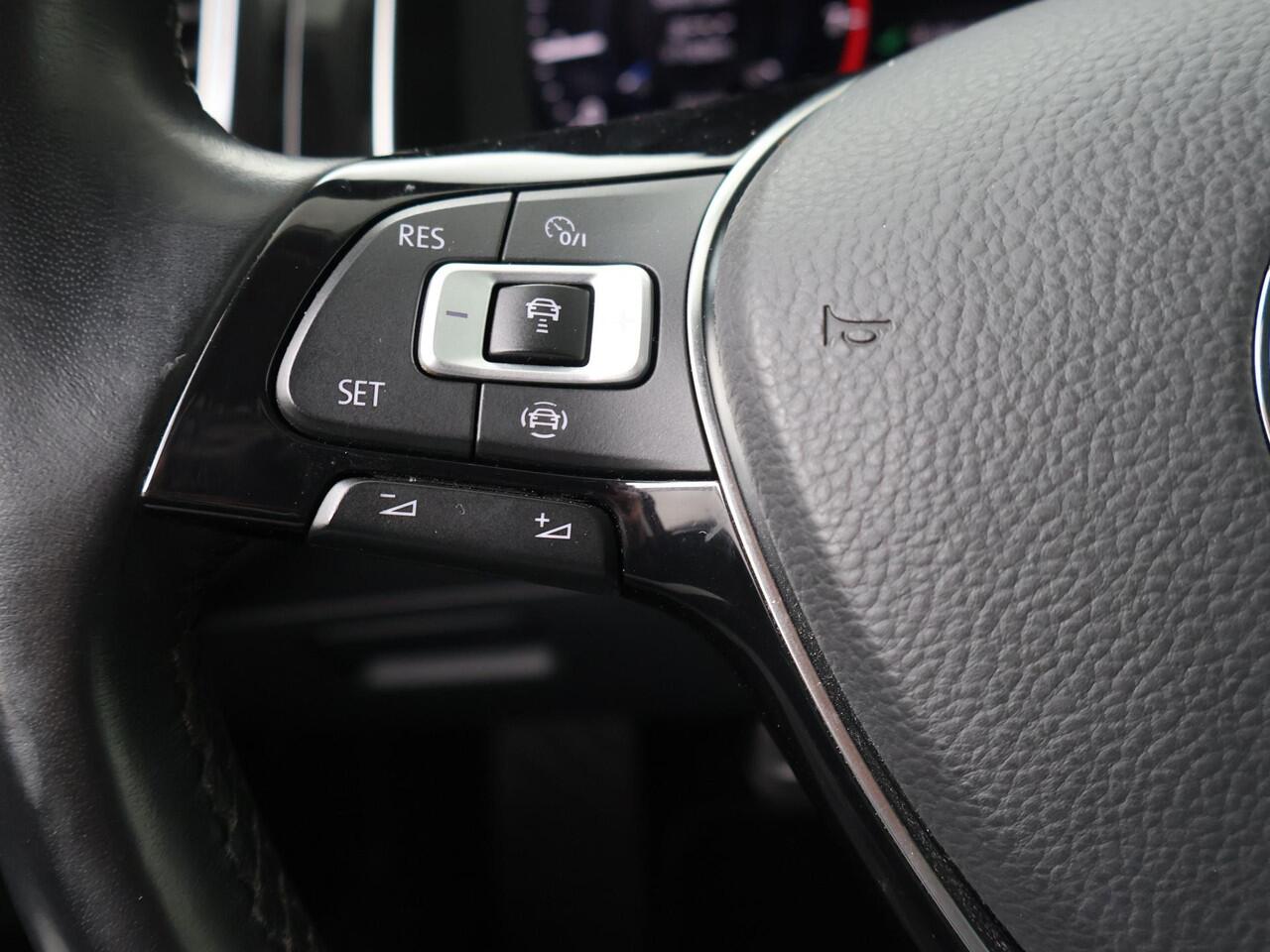 Volkswagen GOLF Variant 1.0 TSI Highline | 115 PK | Adaptive cruise control | LED verlichting | Verwarmde voorstoelen |