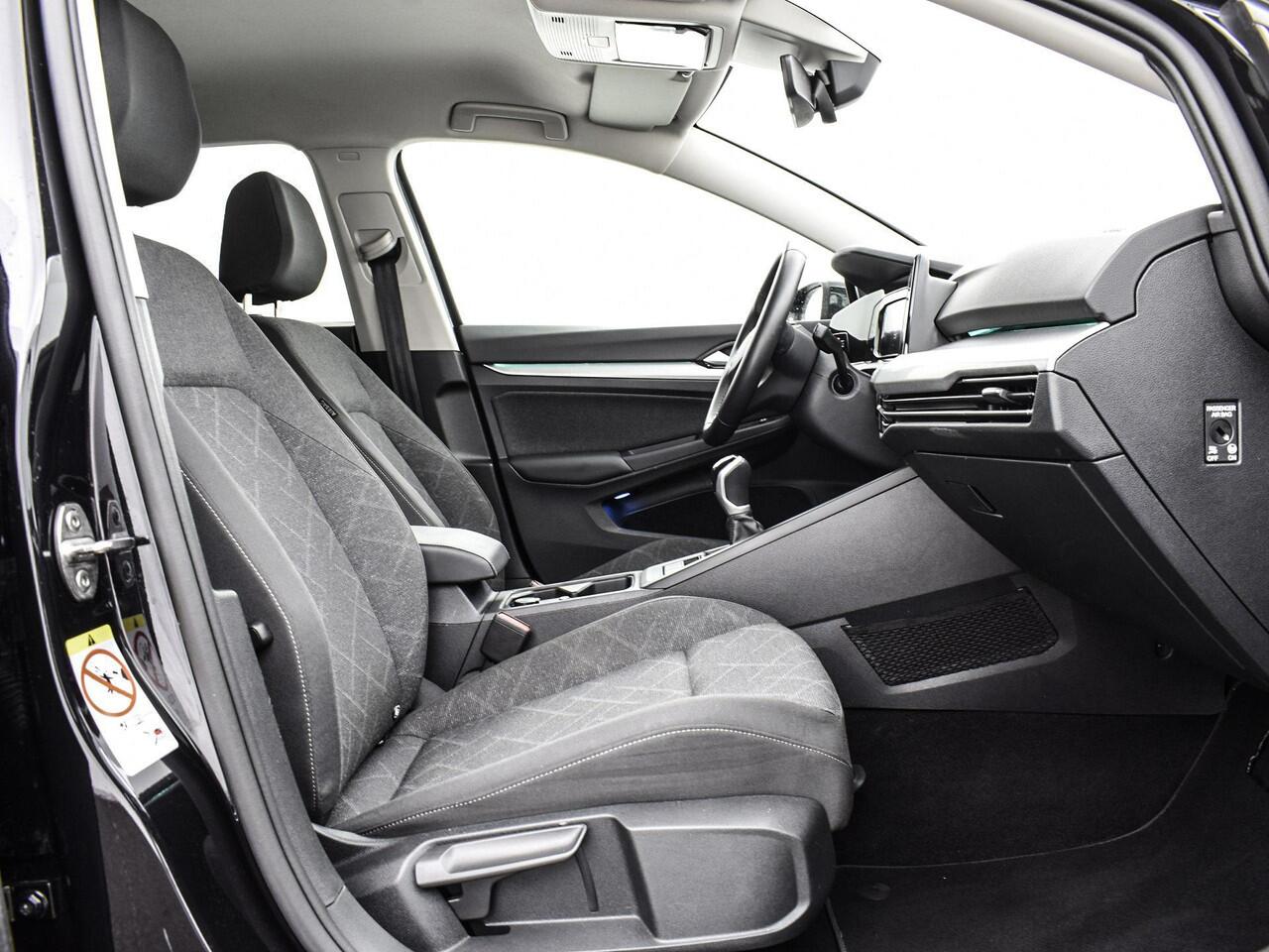 Volkswagen GOLF 1.0 TSI 110pk Life · Apple/Android Car Play · Navigatie · P-Sensoren · Sfeerverlichting · Getint Glas · 16'' Inch · Garantie t/m 03-07-2027 of 100.000km