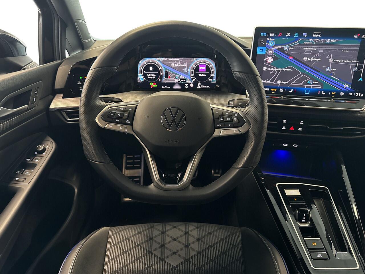 Volkswagen GOLF Variant 1.5 150pk eTSI R-Line Edition Achteruitrijcamera | Parkeersensoren | Adaptive cruise control