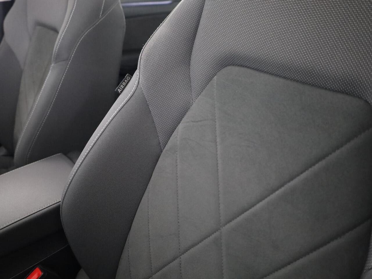 Volkswagen GOLF Variant 1.5 TSI Style 150 pk | Navigatie via App | Panoramadak | Parkeersensoren (Park assist) | Stoelverwarming | Apple Carplay/Android Auto |