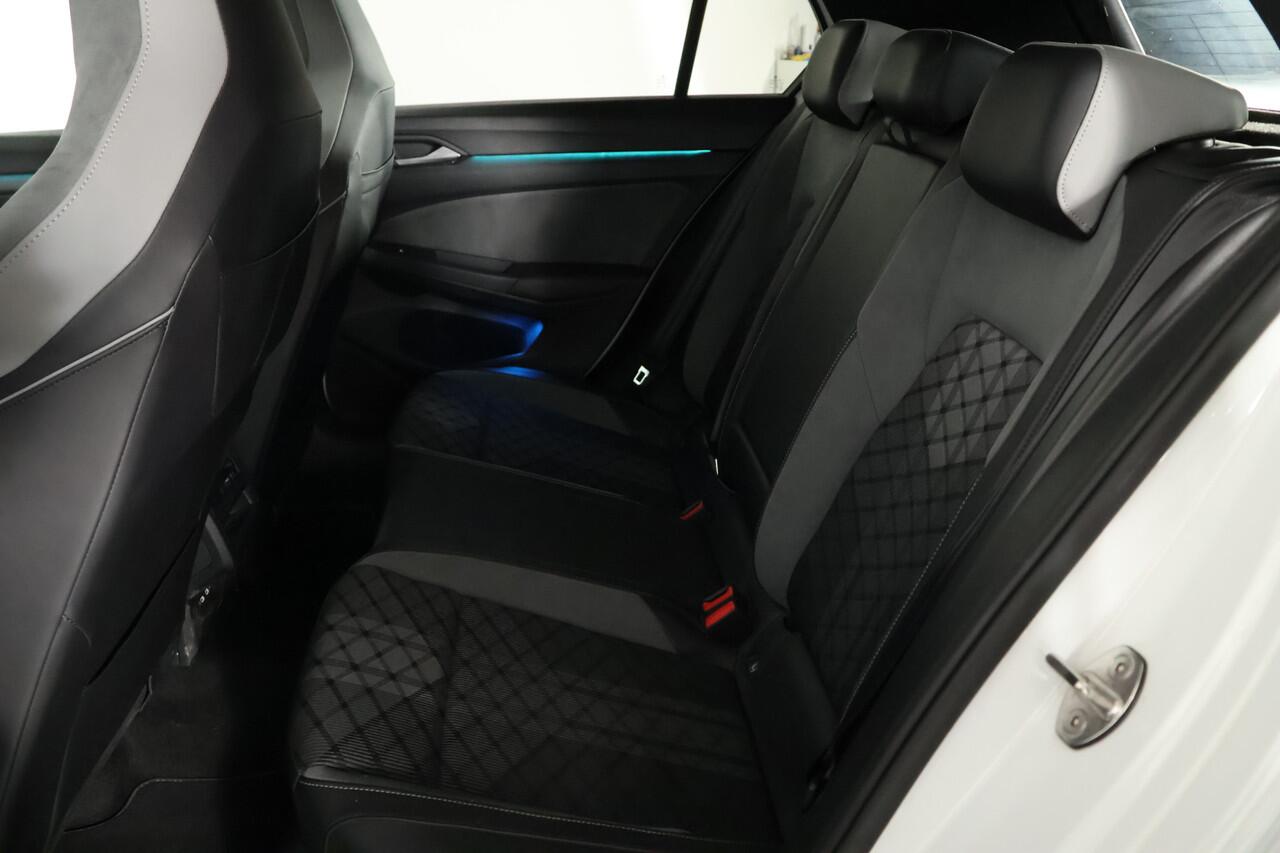 Volkswagen GOLF 1.5 eTSI R-Line / DSG / Navi / LED / Travel assist / LED / Carplay