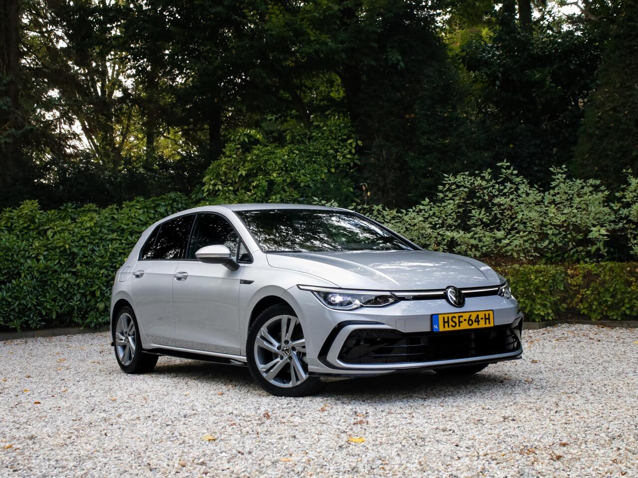 Volkswagen GOLF 1.5 eTSI R-Line | IQ Lights | Achteruitrijcamera| Carplay | Adaptieve Cruise control |