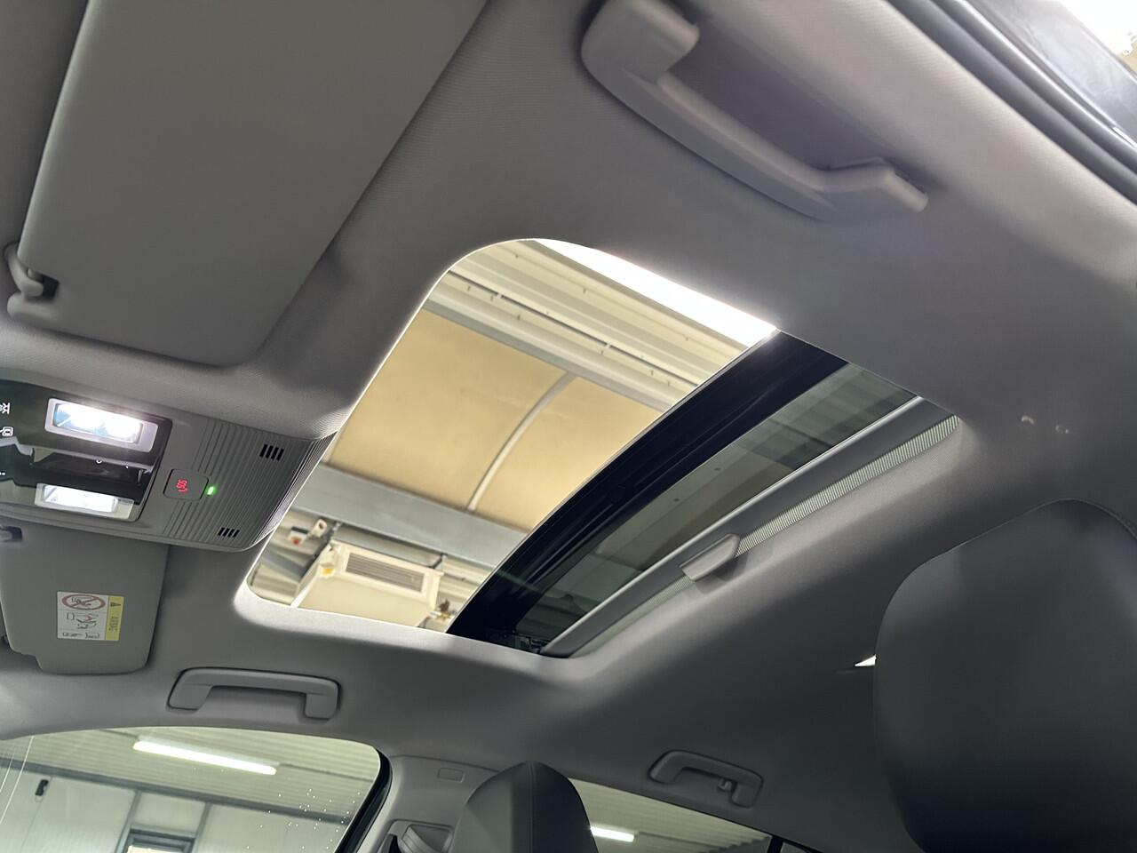 Volkswagen GOLF 1.5 eTSI 115pk Life Edition Facelift | Pano | Massage | ErgoActive | Winter pakket