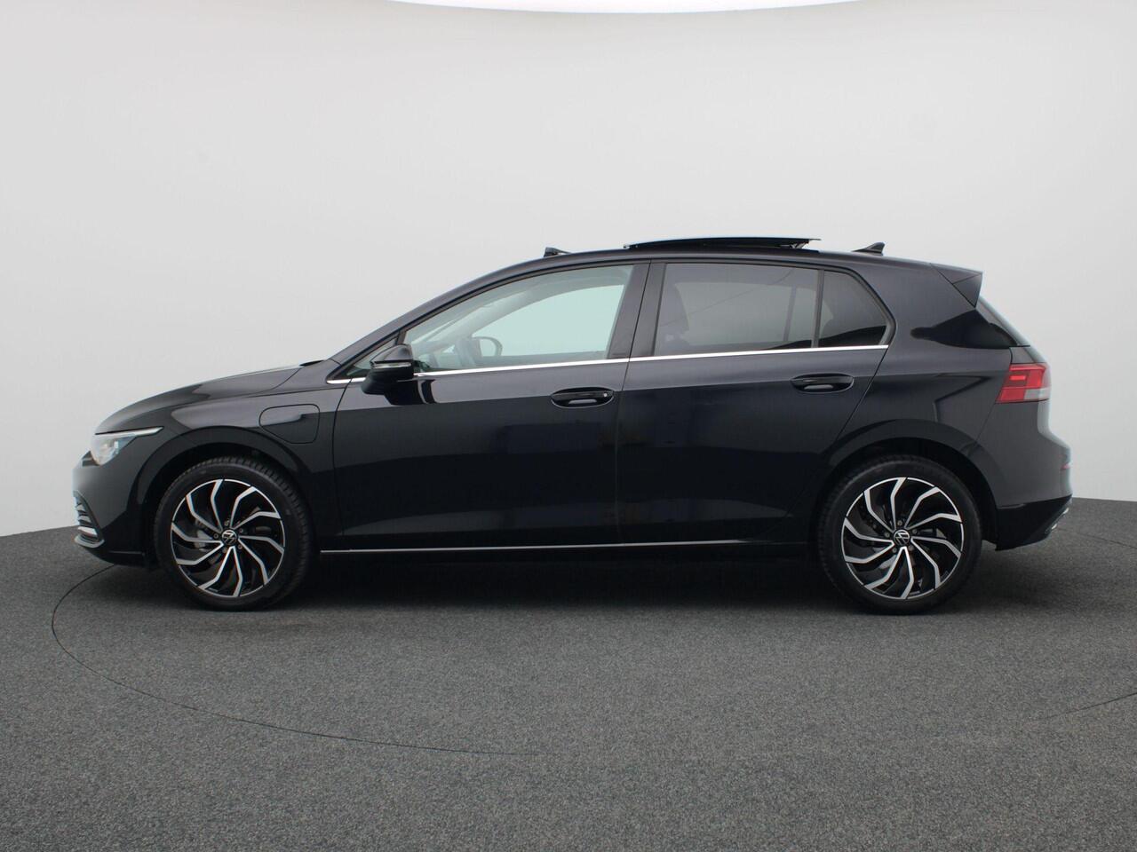 Volkswagen GOLF 1.4 eHybrid Style 204PK DSG achteruitrijcamera, elek. verstelbare voorstoel, side assist, panorama-dak, , voorstoel met massagefunctie, stuur-stoelverwarming, 17" lichtmetaal, navigatie