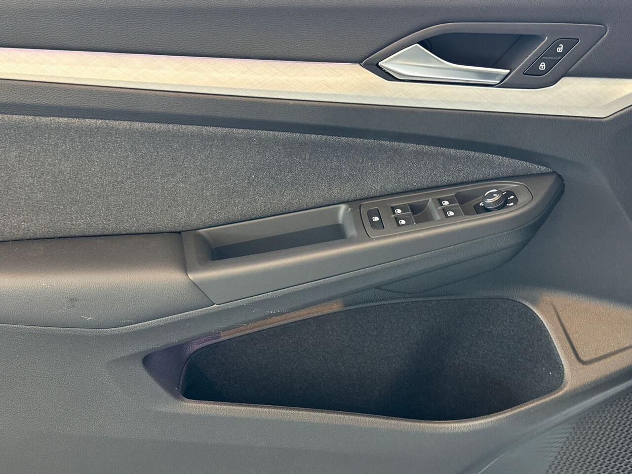 Volkswagen GOLF 1.5 eTSI 116pk Life Edition Airco automatisch | Stoelverwarming | Sfeerverlichting