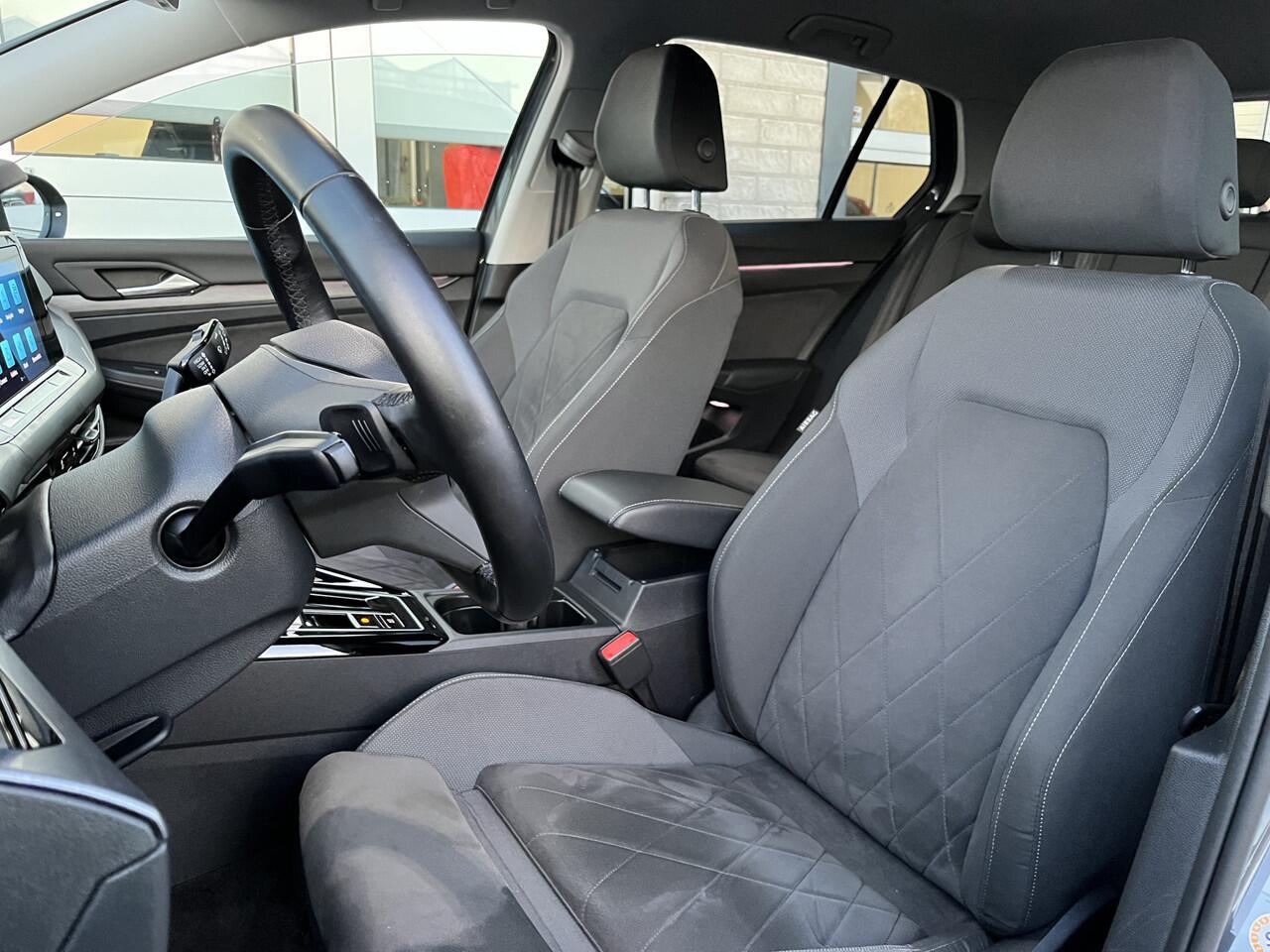 Volkswagen GOLF 1.4 eHybrid Style / AUTOMAAT/ DODE HOEK/ PARK. SENSOREN + CAMERA/ MEMORY SEATS/ STOEL-STUURVERWARM./ LED/ NAVI/ APP-CONNECT/ CLIMA/ LMV