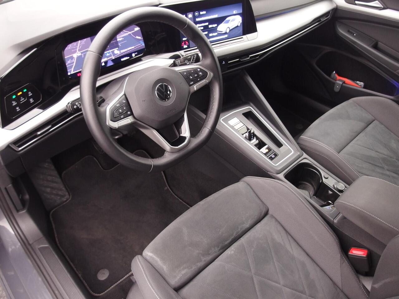 Volkswagen GOLF Variant 1.5 eTSI Life Business AUTOMAAT / TREKHAAK / FULL LED / CARPLAY / STOELVERW / STUURVERW / NAVI / ACC / NL-AUTO