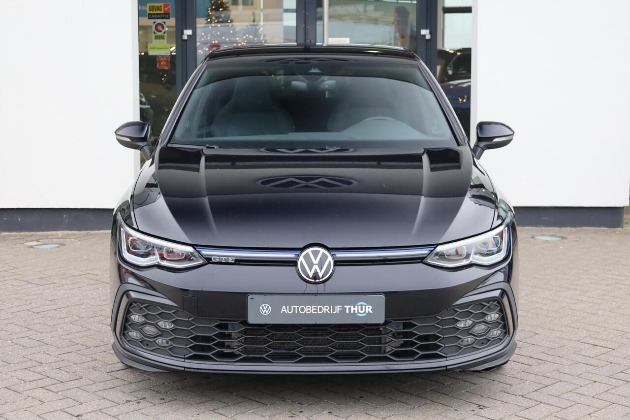 Volkswagen GOLF 1.4 eHybrid GTE Black style 18" LMV Bergamo achteruitrijcamera keyless side assist park assist navigatie LED mistlampen stoel en stuurwiel verwarming privacy glas travel assist ACC klasse III alarm spiegels inklapbaar draadloos carplay draadloos telefoon 