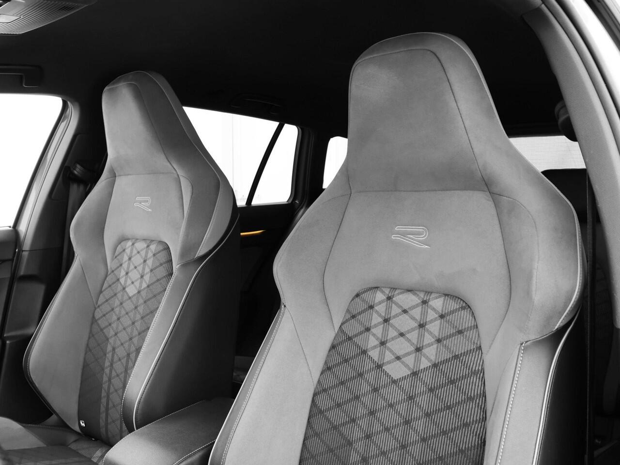 Volkswagen GOLF Variant 1.5 TSI 130pk R-Line · Black Style · Apple/Android Car Play · Stoelverwarming · 18'' Velgen · Matrix LED verlichting ·