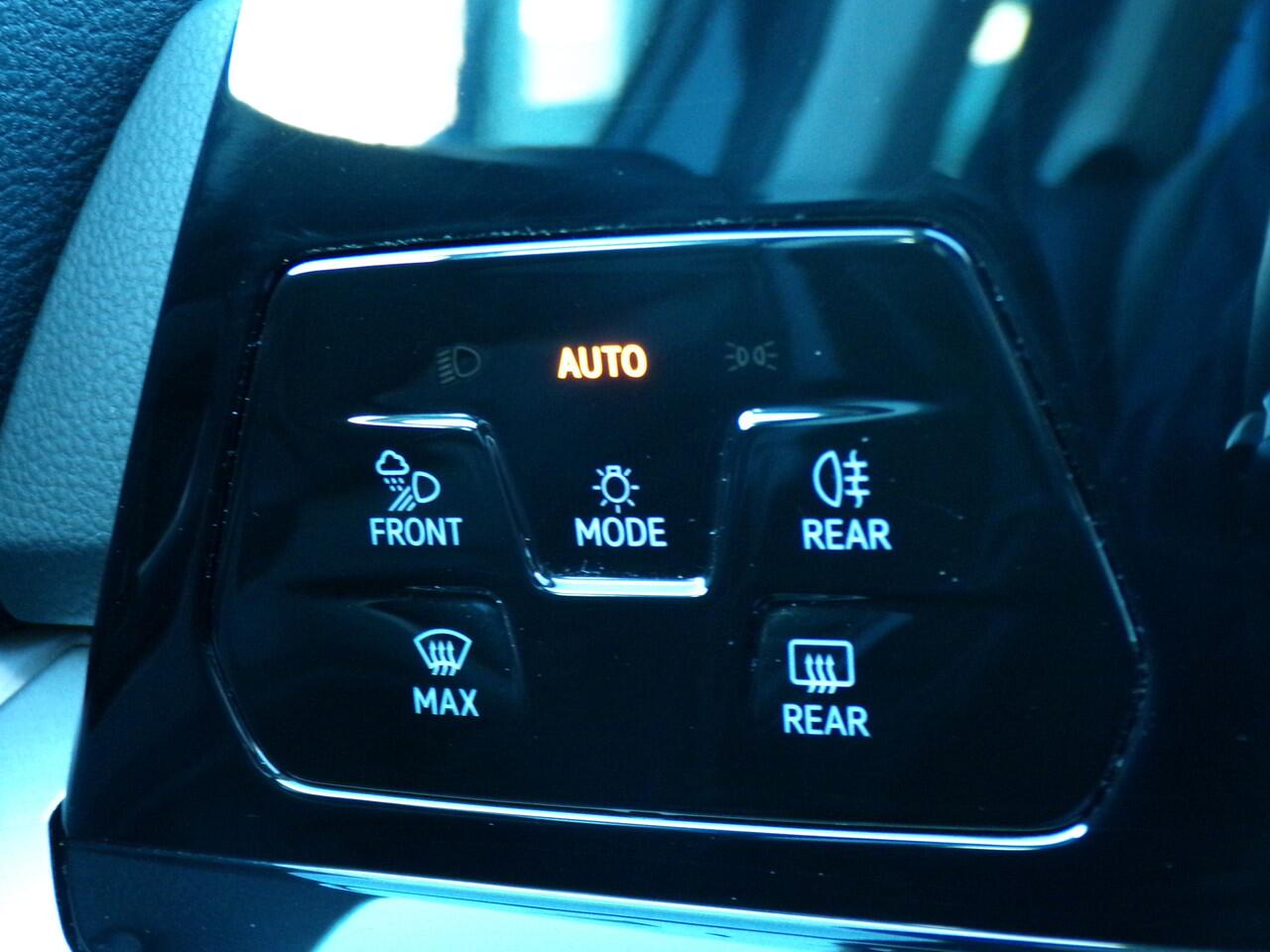 Volkswagen GOLF 1.5 TSI Life Business Full LED / ErgoActive / Carplay + Android Auto / Virtual Cockpit / 18' Sportwielen